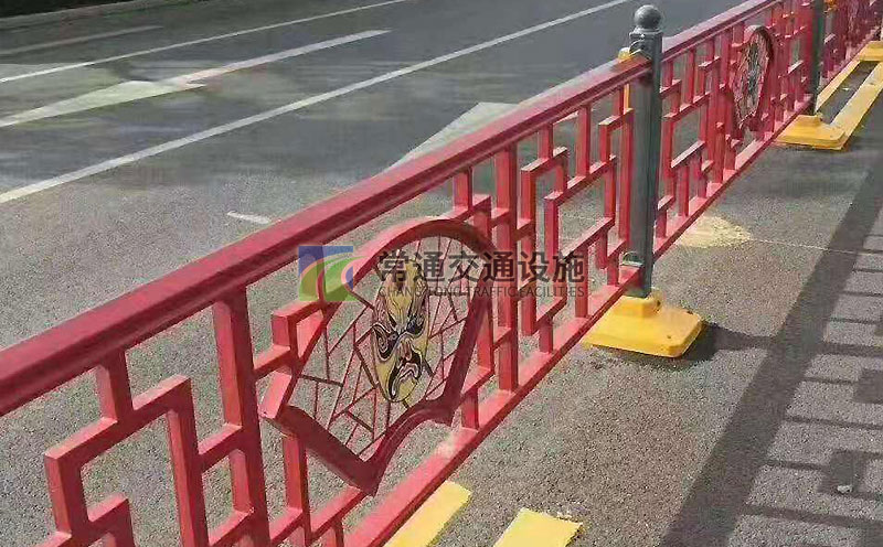 紅色京劇臉譜道路護(hù)欄中心隔離欄